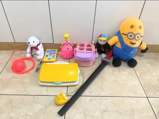 Vende-se lote de Brinquedos