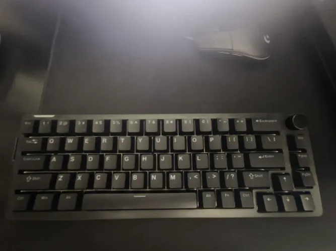 Teclado mecânico 65% furycube v68, 1 mês e meio de uso,