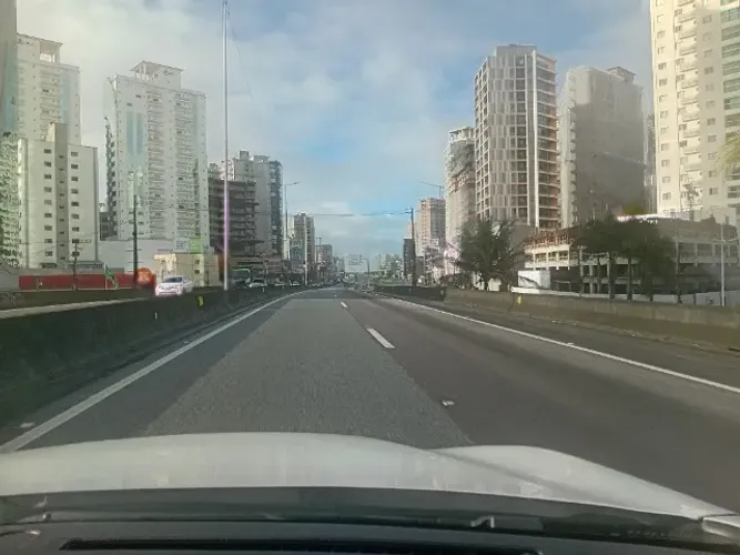 Motorista entregador com carteira de motorista A B