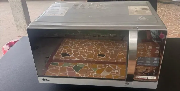 VENDO MICROONDAS LG SEMI NOVO VENDENDO PRA DESOCUPAR LUGAR
