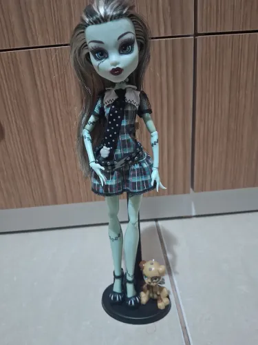 Boneca Frankie Stein Monster High w2 g1 incompleta