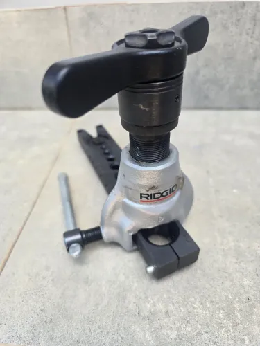 Flangeador excêntrico Ridgid 1/4 a 3/4 Com catraca