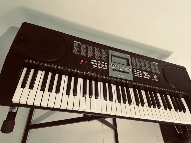 Violão, guitarra, teclado