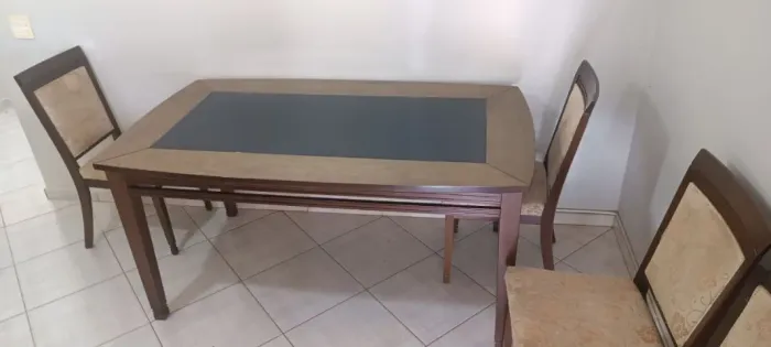 Mesa de Jantar com 4 Cadeiras