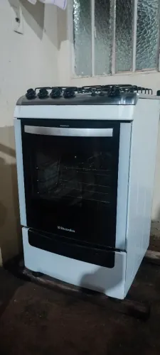 Fogão Eletrolux Chef 4 bocas em perfeito estado .