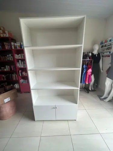 EXPOSITOR CM 2 PORTAS MDF NOVO