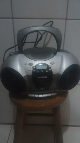 Rádio e toca fitas Toshiba 