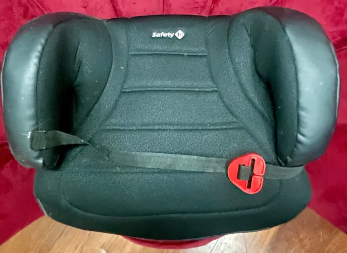 Assento de elevação para criança em carro marca Safety 1st
