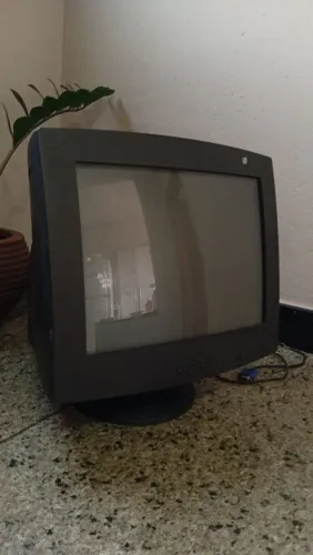 Monitor CRT antigo