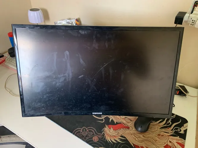 Monitor Samsung 24 funcionando Curvo Full HD