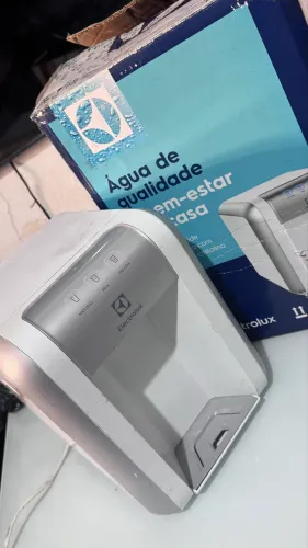 Bebedor  Electrolux , água gelada natural e fria 