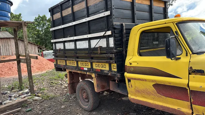 F2000 carro top bom pra serviço médio com boiadeira legalizado no ponto de transferi