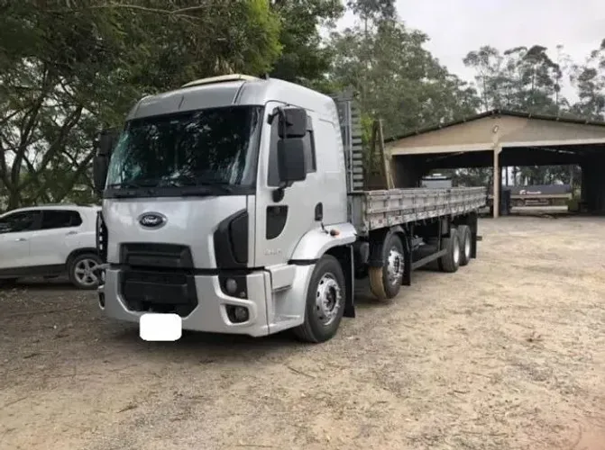 Ford Cargo 2429 8x2 2013  carroceria 