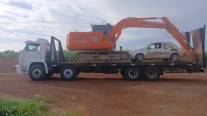 Vendo ou troco por retro escavadeira ou escavadeira hidráulica 