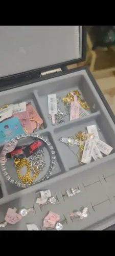 Semi jóias banhadas a ouro 18k e platina avaliadas em 4200