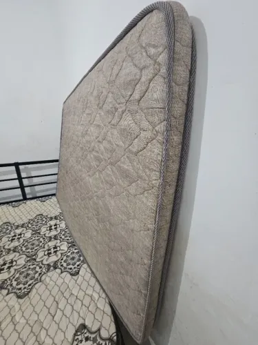 Colchão de casal marrom
