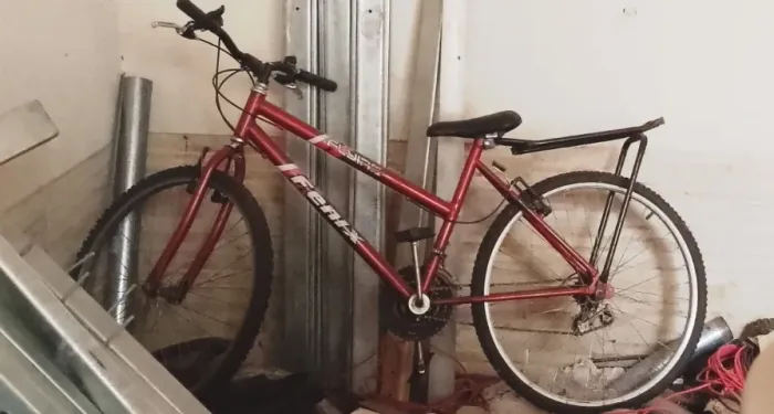 Desapego de geladeira e bicicleta