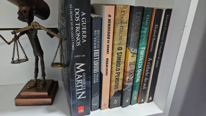 Megacombo 8 Livros Best-Sellers (Sagas, Suspense, Terror e Drama) - Desapego!