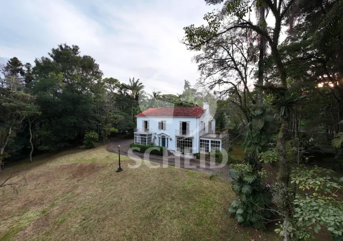 Casa na Chácara Flora com quadra de tênis e piscina