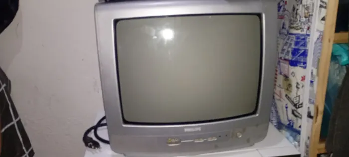VENDO TV PHILIPS COM CONVERSOR DIGITAL E CONTROLE!
