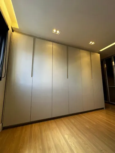 Guarda roupas modulado, feito em marcenaria de alto padrão e 100% MDF !
