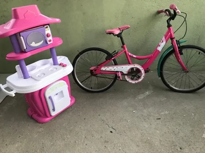 Bicicleta barbie aro 20 + cozinha infantil