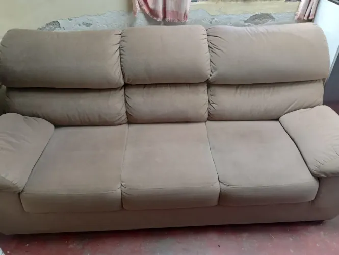 Sofá de três lugares