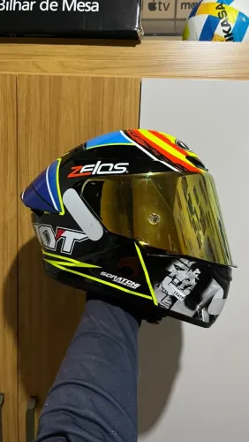 Capacete KYT original tamanho 60