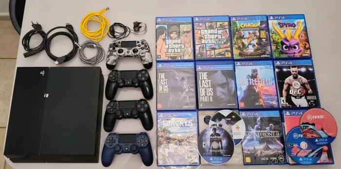 PLAYSTATION 4 500GB C/ 4 CONTROLES VARIOS ACESSÓRIOS E 14 JOGOS (MÍDIA FISICA) ORIGINAIS