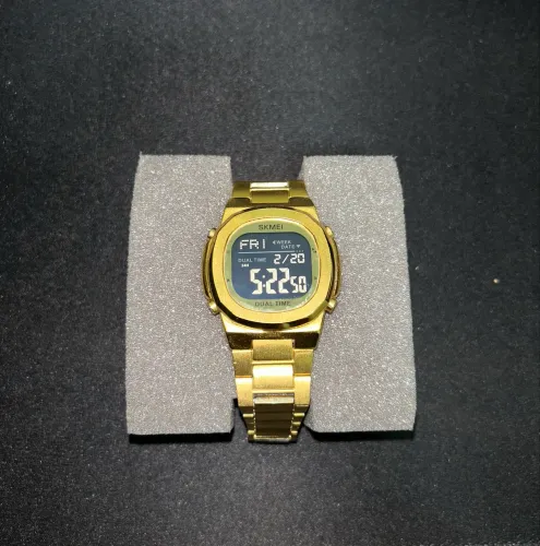 Relógio Digital Dourado 