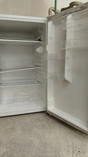 Frigobar EOS 124 litros , um ano e seis meses de uso