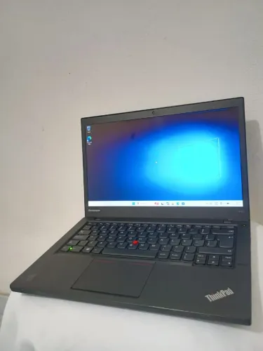 Notebook Lenovo i5 de 4° com 8gb de memória RAM e bateria boa