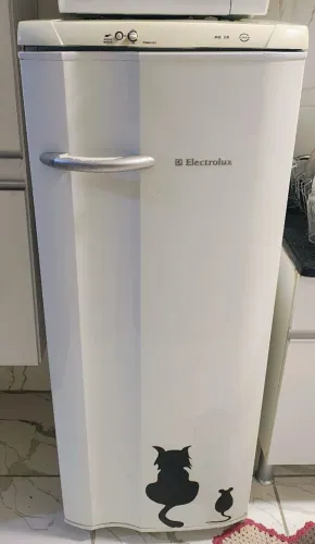 Geladeira Electrolux RE28 - Funcionando