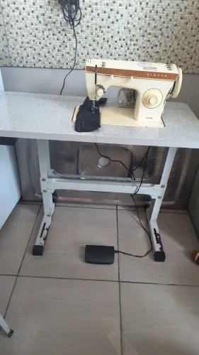 Máquina costura eletrônica