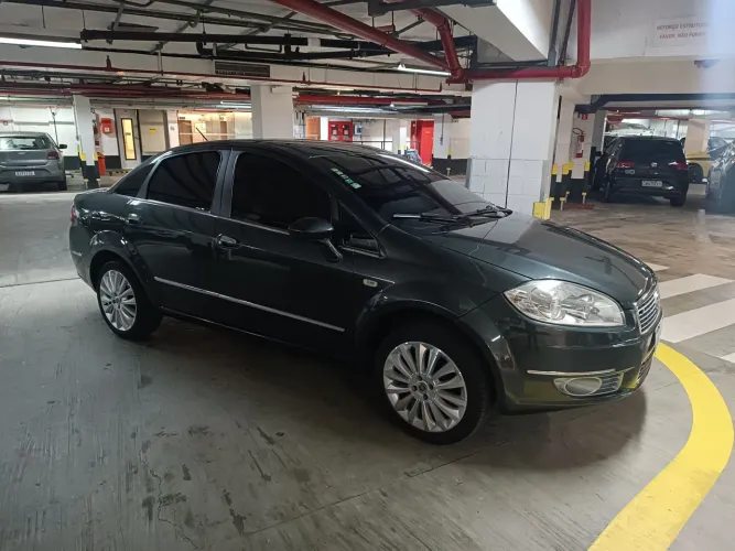 Fiat Linea Essence 1.8 Flex 16V 4P 2012