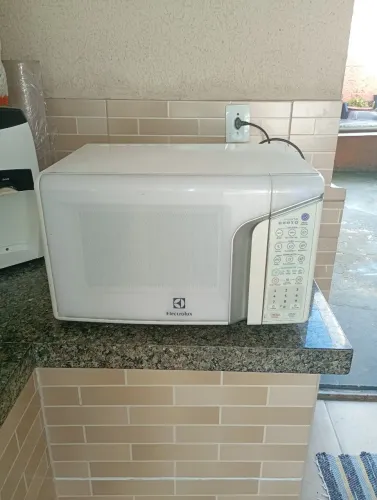 Microondas Eletrolux 30 litros funcionando perfeitamente