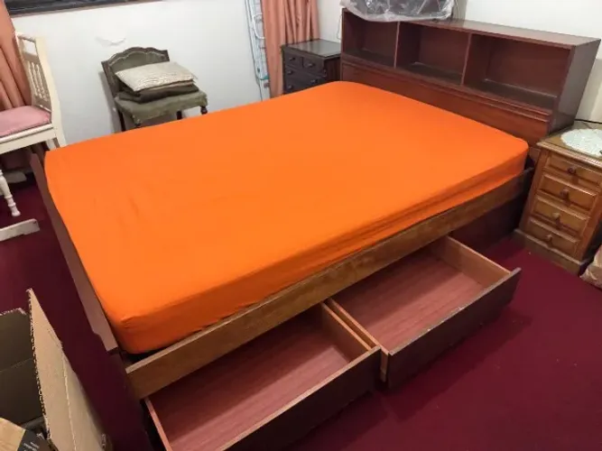 Cama Casal em Madeira Maciça com Gavetas + Cabeceira