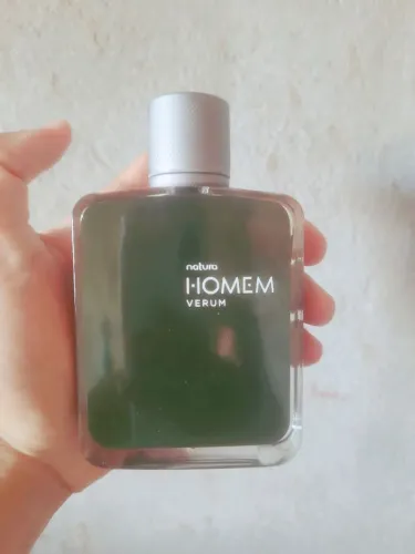 VENDE-SE PERFUME SEMI NOVO NA CIDADE DE SANTARÉM DO ESTADO DO PARÁ.