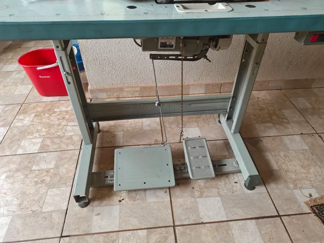 Máquina Overlok Industrial HSEKI Completa com Mesa e Motor