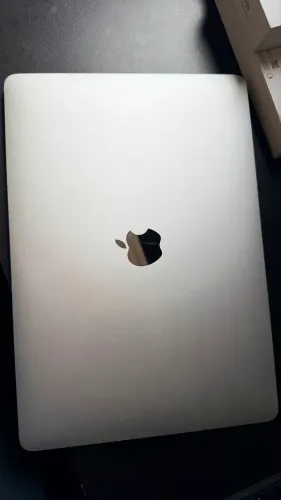 MacBook Air M1 2021