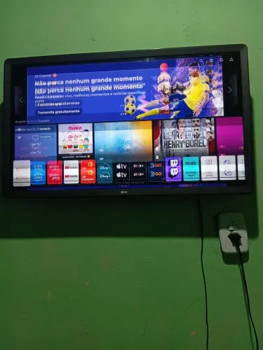 Vendo TV LG 32 smart pega tudo YouTube Netflix Disney todos aplicativo