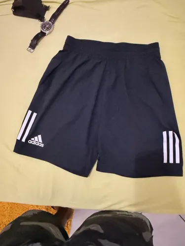 Bermuda adidas preta