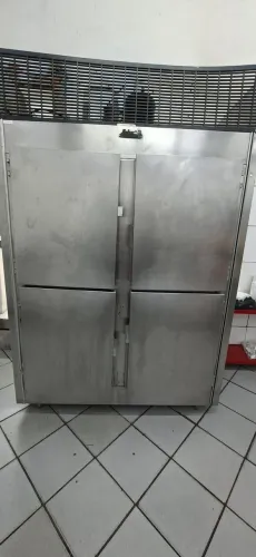 Geladeira industrial 4 portas