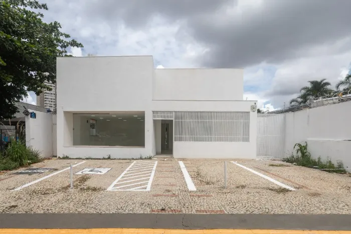 Sobrado comercial Lote 561,36m² Área construída 288,11m² Setor Sul Goiânia