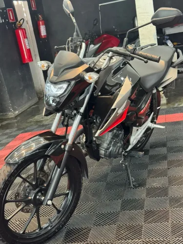 Moto 2025 muito nova l completa e sem detalhes