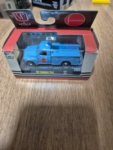 1951 Studebaker Truck R74 Auto Thentics M2 Machines 1/64