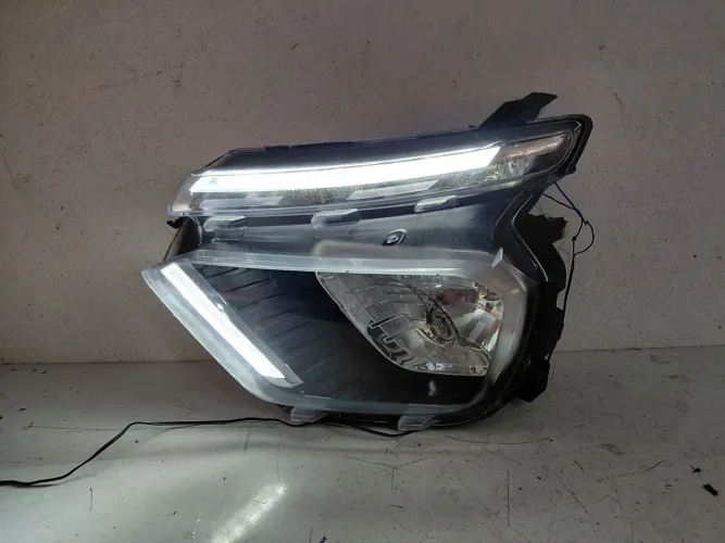 Farol C3 esquerdo com Led