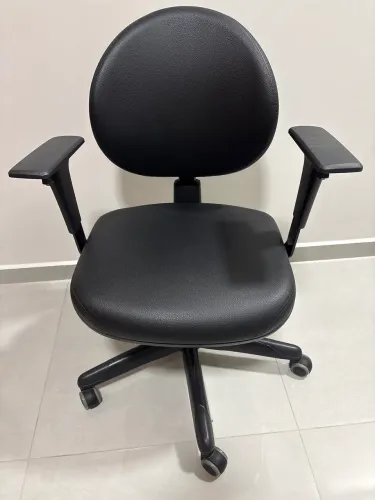 Cadeira de Escritório Ergonômica Preta - Regulável