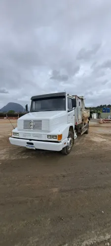 Caminhão Mercedes Benz MB 1418 com cabine suplementar