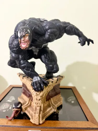 VENOM 32cm altura Action Figure